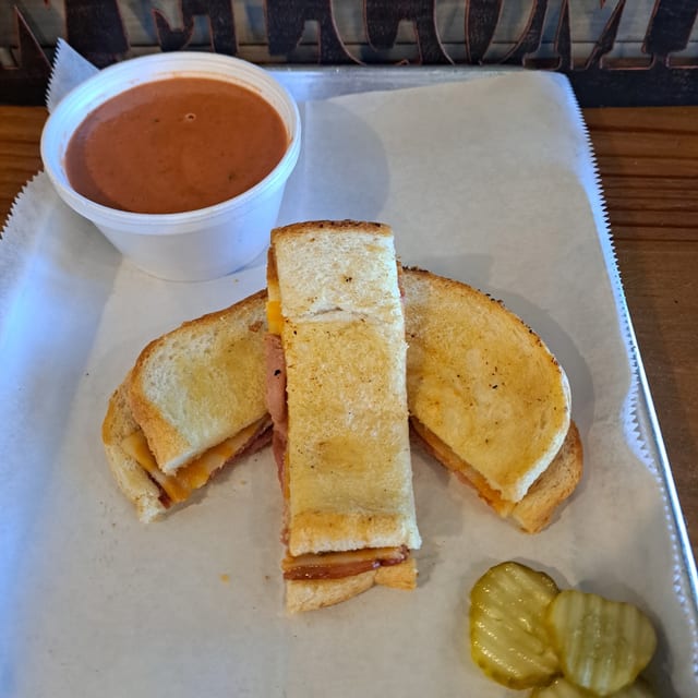 MEDIUM TOMATO BISQUE & GRILLED CHEESE & DRINK SPECIAL.